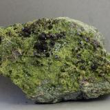 Andradita (variedad melanita)Cantera Sierra y Lomas (Cantera Los Serranos), Cabezo Negro, Albatera, Comarca Vega Baja del Segura, Alicante / Alacant, Comunidad Valenciana / Comunitat Valenciana, España103X66X24 mm (Autor: Juan Espino)