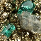 Beryl (variety emerald), Albite (variety cleavelandite), Calcite, Pyrite<br />Chivor mining district, Palo Arañado Mine, Municipio Chivor, Eastern Emerald Belt, Boyacá Department, Colombia<br />18x25x12mm, xls=4 & 3mm<br /> (Author: Fiebre Verde)