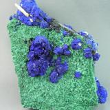 Azurite and MalachiteGrupo minero Silver Hill, Distrito Waterman, Montes Waterman, Condado Pima, Arizona, USA7.0cm x 10.0cm (Author: rweaver)