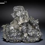 Fluorite<br />Huanggang Mines, Hexigten Banner (Kèshíkèténg Qí), Chifeng (Ulanhad), Inner Mongolia Autonomous Region, China<br />90 x 80 mm<br /> (Author: Manuel Mesa)