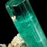 Beryl (variety emerald), Albite (variety cleavelandite), Pyrite<br />Chivor mining district, Palo Arañado Mine, Municipio Chivor, Eastern Emerald Belt, Boyacá Department, Colombia<br />crystal=45mm<br /> (Author: Fiebre Verde)