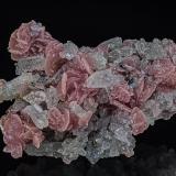 Rhodochrosite, Quartz, FluoriteMina Wutong, Liubao, Cangwu, Prefectura Wuzhou, Región Autónoma Guangxi Zhuang, China4.9 x 3.4 cm (Author: am mizunaka)