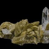Quartz, Siderite<br />Iouriren Mine (AGM Mine), Akka, Tafraout, Tiznit Province, Souss-Massa Region, Morocco<br />7.7 x 4.8 cm<br /> (Author: am mizunaka)