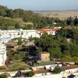 Se puede observar perfectamente la ermita de San Vito pero la de San Blas queda oculta tras los edificios blancos que se ven por encima. (Autor: Cristalino)