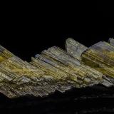 Epidote<br />Hachupa, Shigar District, Gilgit-Baltistan (Northern Areas), Pakistan<br />7.0 x 1.8 cm<br /> (Author: am mizunaka)