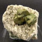 Chalcopyrite on QuartzTincroft Mine, Carn Brea and Tincroft United Mines, Carn Brea, Camborne - Redruth - Saint Day District, Cornwall, England / United KingdomSpecimen size: 3.7 × 3.4 × 3.1 cm (Author: Jordi Fabre)