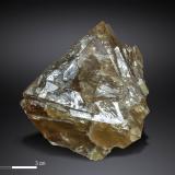Scheelite<br />Pingwu Mine, Huya township, Mount Xuebaoding, Pingwu, Mianyang Prefecture, Sichuan Province, China<br />55 x 52 mm<br /> (Author: Manuel Mesa)