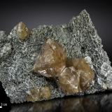 Scheelite<br />Pingwu Mine, Huya township, Mount Xuebaoding, Pingwu, Mianyang Prefecture, Sichuan Province, China<br />147 X 110 mm<br /> (Author: Manuel Mesa)