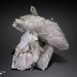 Calcite and Quartz<br />Huanggang Mines, Hexigten Banner (Kèshíkèténg Qí), Chifeng (Ulanhad), Inner Mongolia Autonomous Region, China<br />104 x 94 mm<br /> (Author: Manuel Mesa)