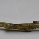 Estibina (Stibnita) y Azufre<br />Xikuangshan depósito de antimonio, Lengshuijiang, Prefectura  Loudi, Provincia Hunan, China<br />22 x 2,5 x 2 cm<br /> (Autor: Antonio Alcaide)