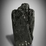 Ilvaite<br />Huanggang Mines, Hexigten Banner (Kèshíkèténg Qí), Chifeng (Ulanhad), Inner Mongolia Autonomous Region, China<br />99 x 41 mm<br /> (Author: Manuel Mesa)