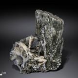 Hedenbergite<br />Huanggang Mines, Hexigten Banner (Kèshíkèténg Qí), Chifeng (Ulanhad), Inner Mongolia Autonomous Region, China<br />93 x 83 mm<br /> (Author: Manuel Mesa)