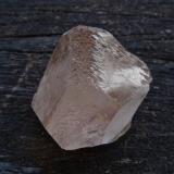 Topacio<br />Valle Braldu, Distrito Shigar, Gilgit-Baltistan (Áreas del Norte), Paquistán<br />4,5 x 4 x 3,5 cm<br /> (Autor: Josele)