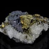 Galena, Chalcopyrite, Quartz<br />Shiraita Mine, Uonuma, Niigata Prefecture, Chubu Region, Honshu Island, Japan<br />3.7 x 2.5 cm<br /> (Author: am mizunaka)