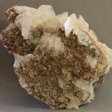CalcitaCanteras de mármol, Estremoz, Distrito Évora, Província Alentejo Central, Región Alentejo, Portugal125X71X48 mm (Autor: Juan Espino)