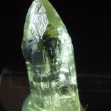 Berilo (variedad heliodoro)Khoroshiv (Volodarsk-Volynskii), Oblast Zhytomyr, Ucrania45x18 mm. (Autor: Jesus Franquesa Baucells)