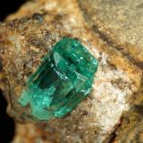 Beryl (variety emerald), Albite (variety cleavelandite)<br />Chivor mining district, Municipio Chivor, Eastern Emerald Belt, Boyacá Department, Colombia<br />19x25x17mm, xl=7mm<br /> (Author: Fiebre Verde)