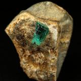 Beryl (variety emerald), Albite (variety cleavelandite)<br />Chivor mining district, Municipio Chivor, Eastern Emerald Belt, Boyacá Department, Colombia<br />19x25x17mm, xl=7mm<br /> (Author: Fiebre Verde)