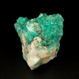 Beryl (variety emerald), Calcite, QuartzMina Peñas Blancas, Municipio San Pablo de Borbur, Cinturón Esmeraldífero Occidental, Departamento Boyacá, Colombia43x30x34mm, aggregate with xls up to 10mm (Author: Fiebre Verde)