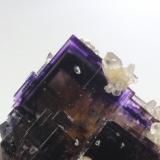 Fluorite, CalciteMina Minerva I, Grupo Ozark-Mahoning, Sub-Distrito Cave-in-Rock, Condado Hardin, Illinois, USA74 mm x 60 mm x 49 mm (Author: Don Lum)