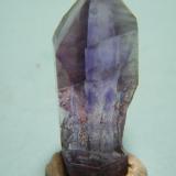 Quartz (variety amethyst)<br />Brandberg area, Erongo Region, Namibia<br />15mm x 34mm<br /> (Author: Heimo Hellwig)