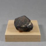 Magnetita<br />Nordmark, Filipstad, Värmland, Suecia<br />3,5 x 3 x 3,1 cm.<br /> (Autor: J. G. Alcolea)