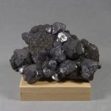 Galena<br />Mina Trzebionka, Trzebinia, Distrito Chrzanów, Małopolskie, Polonia<br />8,2 x 5,6 x 3,3 cm.<br /> (Autor: J. G. Alcolea)