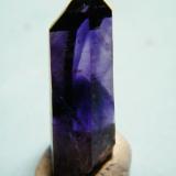 Quartz (variety amethyst)<br />Brandberg area, Erongo Region, Namibia<br />8mm x 27mm<br /> (Author: Heimo Hellwig)