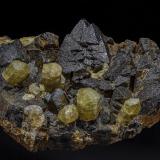 Fluorapatite, Hematite after Magnetite (variety martite)Iron Springs District, Iron County, Utah, USA12.9 x 7.9 cm (Author: am mizunaka)