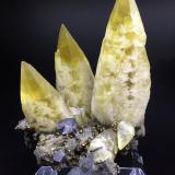 Calcite<br />Fletcher Mine, West Fork, Viburnum Trend District, Reynolds County, Missouri, USA<br />9.5 cm x 7 cm x 9 cm<br /> (Author: Turbo)