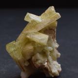 Brasilianita<br />Linópolis, Divino das Laranjeiras, Vale do Rio Doce, Minas Gerais, Brasil<br />5,5 x 5 x 3 cm<br /> (Autor: Antonio Alcaide)