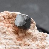 Bixbyíta<br />Cordillera Thomas, Condado Juab, Utah, USA<br />5 x 4,5 x 1,5 cm<br /> (Autor: Antonio Alcaide)