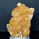 Calcita sobre Dolomita<br />Cantera Candesa, Alto de Verdenueva, Camargo, Comarca Santander, Cantabria, España<br />6 x 4 cm<br /> (Autor: Pedro Antonio)
