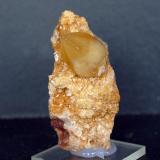 Calcita sobre Dolomita<br />Cantera Candesa, Alto de Verdenueva, Camargo, Comarca Santander, Cantabria, España<br />6.5 x 3 cm<br /> (Autor: Pedro Antonio)