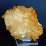 Calcita sobre Dolomita<br />Cantera Candesa, Alto de Verdenueva, Camargo, Comarca Santander, Cantabria, España<br />7.5 x 5.5  cm<br /> (Autor: Pedro Antonio)