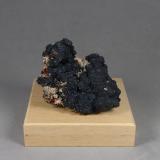 Bornita<br />Distrito Camborne - Redruth - Saint Day, Cornwall, Inglaterra / Reino Unido<br />5,5 x 4 x 1,8 cm<br /> (Autor: J. G. Alcolea)