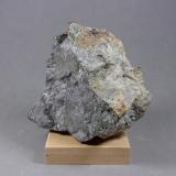 Pararammelsbergita.<br />Afloramientos de Ni-Bi-As, Čierna Lehota, Bánovce nad Bebravou, Región Trenčín, Eslovaquia<br />10,3 x 8,1 x 5,4 cm<br /> (Autor: J. G. Alcolea)