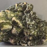 Epidota<br />Montes Sudetes, Polonia<br />87x78x55 mm.<br /> (Autor: Juan Espino)