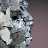 Arsenopirita con Calcita<br />Mina Yaogangxian, Yizhang, Prefectura Chenzhou, Provincia Hunan, China<br />Cristales de >1 cm.<br /> (Autor: Antonio P. López)