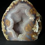 Cuarzo (variedad calcedonia, variedad ágata)<br />Rio Grande do Sul, Brasil<br />8x8 cm<br /> (Autor: nimfiara)