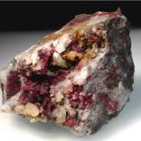 Cinabrio<br />Mina Nuevo Entredicho, Almadenejos, Comarca Valle de Alcudia, Ciudad Real, Castilla-La Mancha, España<br />5x4 cm<br /> (Autor: nimfiara)