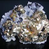 Pirita, Esfalerita, Cuarzo, Calcita<br />Mina Stan Trg (Stan Terg, Stari Trg), Complejo Trepča, Valle Trepča, Kosovska Mitrovica, Distrito Kosovska Mitrovica, Kosovo<br />13x10 cm<br /> (Autor: geoalfon)