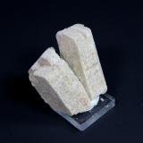 Orthoclase<br />Erongo Mountain, Usakos, Erongo Region, Namibia<br />42 mm x 40 mm x 27 mm<br /> (Author: Don Lum)