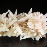 Calcite<br />Mahoning No. 4 Mine, Ozark-Mahoning group, Cave-in-Rock Sub-District, Hardin County, Illinois, USA<br />5.0 x 8.5 cm<br /> (Author: crosstimber)