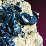 Hematites con Rutilo epitaxial<br />Monte Cervandone, Alpe Devero, Baceno, Valle Ossola, Provincia Verbano-Cusio-Ossola, Piamonte (Piemonte), Italia<br />Campo de visión 3 cm.<br /> (Autor: Antonio P. López)