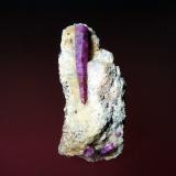 Corindon (variedad rubí)Ketito, Región Arusha, Tanzania7 x 3 cm. (Autor: Antonio P. López)
