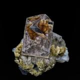 Fluorite, Siderite, Quartz<br />Allenheads Mine (Beaumont Mine), Allendale, Northumberland, England / United Kingdom<br />3.8 x 3.6 cm<br /> (Author: am mizunaka)