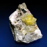 Londonita-Rhodizita (Serie)<br />Mina Antsongombato, Antsentsindrano, Anosiarivo Manapa, Distrito Betafo, Region Vakinankaratra, Madagascar<br />6 x 6 cm<br /> (Autor: Antonio P. López)