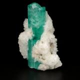 Beryl (variety emerald), Albite (variety cleavelandite)<br />Chivor mining district, Municipio Chivor, Eastern Emerald Belt, Boyacá Department, Colombia<br />27x37x23mm, xl=37mm<br /> (Author: Fiebre Verde)