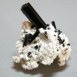 Schorl and FeldsparMonte Erongo, Usakos, Región Erongo, Namibia38mm x 46mm x 27mm (Author: Heimo Hellwig)